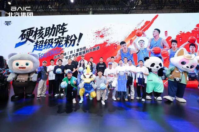 53岁大妈和37岁男人再婚,大妈哭诉:他太年轻,我吃不消