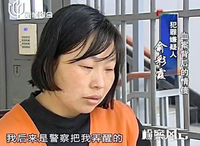 渝媒:成都蓉城打出大屏欢迎重庆球迷,重庆球迷在成都东站“开演唱会”