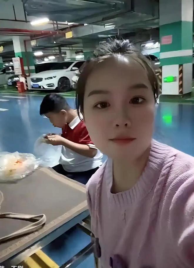 伊埃拉凭什么一夜成为“WTA顶流”、扛把子?郑钦文差在哪里?