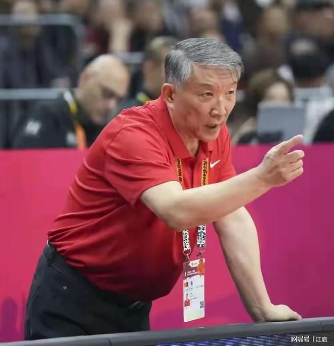 辜负郭士强！靠罚球捡1分+2犯2失误，球迷：你进国家队的意义在哪？