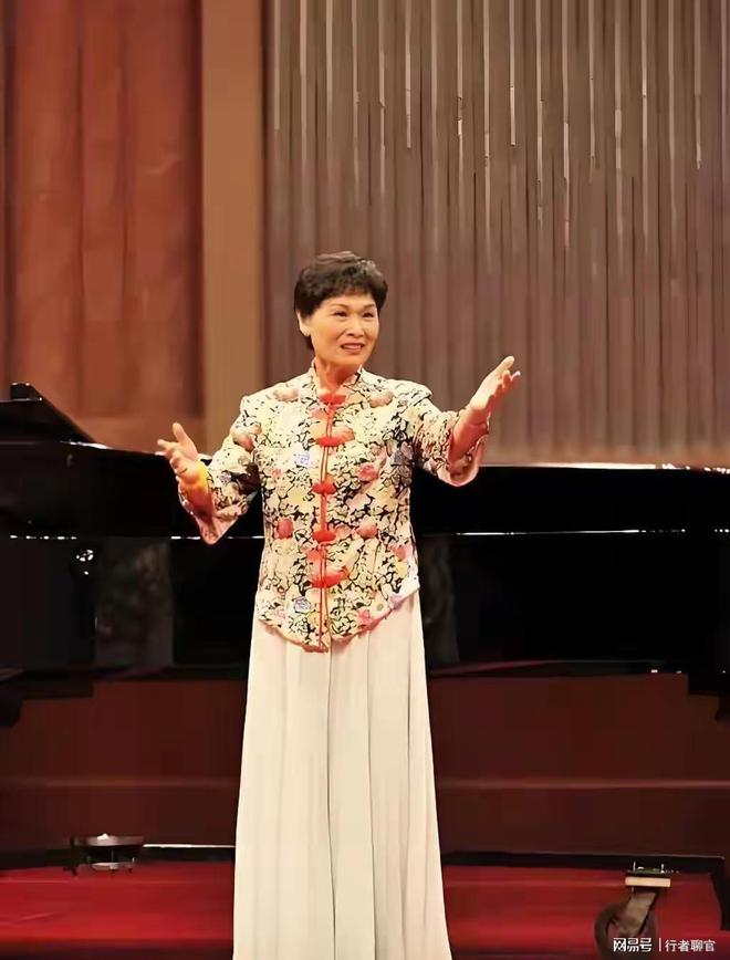 气冒烟了!不男不女仅皮毛,人民日报下场,一针见血点名"假三项"