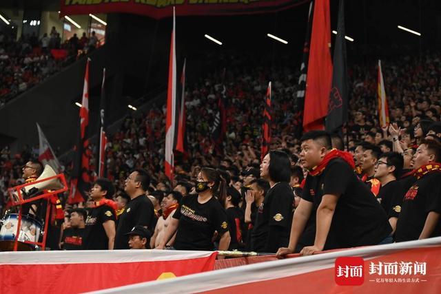 不装了,摊牌了,一声令下,全美30所顶尖大学,必须在8月底之前,把跟中国合作的每一个项目、每一个学生,全都查个底朝天,清单交上去