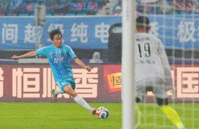 广西女生来国防科大报到, 20多位亲友送学:家族骄傲,都想来