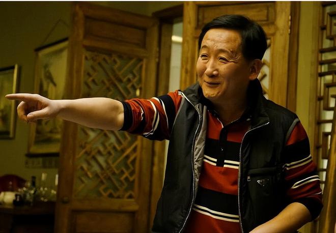 “我姑娘去世了，我要回去”，老人旅游途中收到噩耗，女导游立即安排行程送其回家：为人子女感同身受，任何人面对这事都会伸出援手