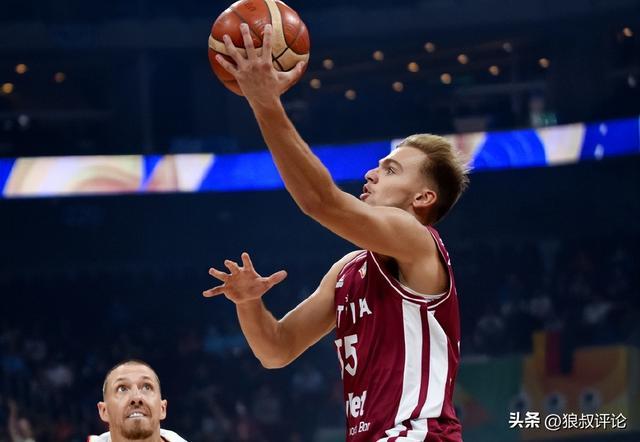 尼克斯迎赛点利好！马刺替补中锋出战成疑，文班亚马要独自扛内线